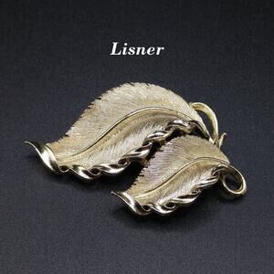 Vintage LISNER Leaves Brooch, Mid-Century Pin Pendant, Gold Tone, 1 3/4 Inches